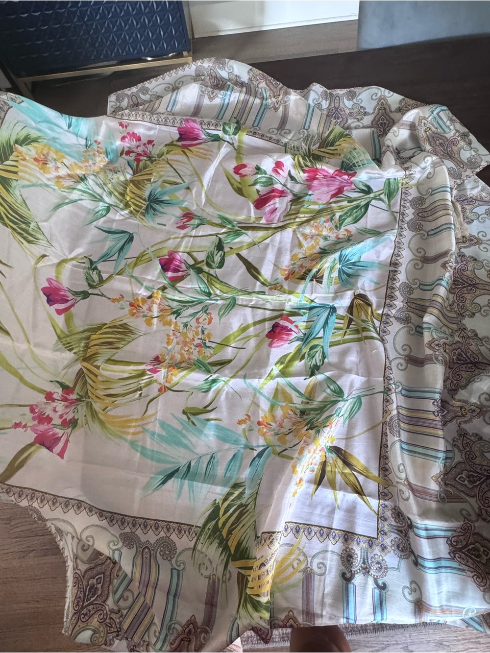 Johnny Was - beautiful new in box never used / Multicolor Botanical silk scarf - Picture 5 of 6